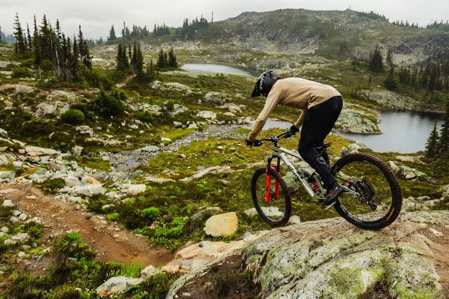 Hidden Peak: как в Британской Колумбии легализовали первый коммерческий альпийский MTB-трейл