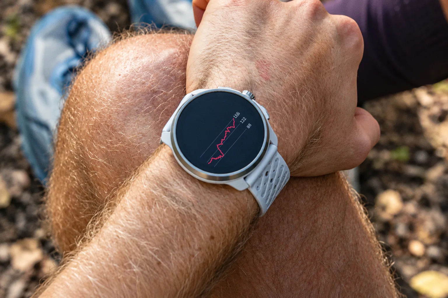 Спортивные часы Suunto Race 3S для трейлраннинга: ИИ-тренер и 38 часов автономии